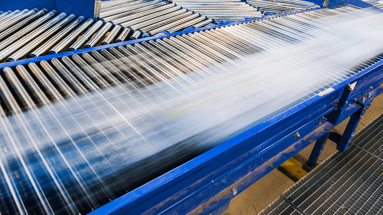 Warehouse racking conveyor